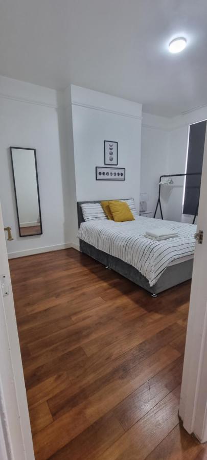 Cricklewood Broadway Guest Home Лондон Экстерьер фото