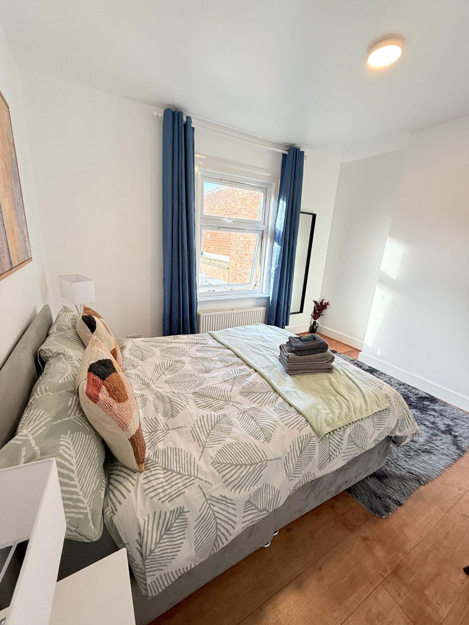 Cricklewood Broadway Guest Home Лондон Экстерьер фото