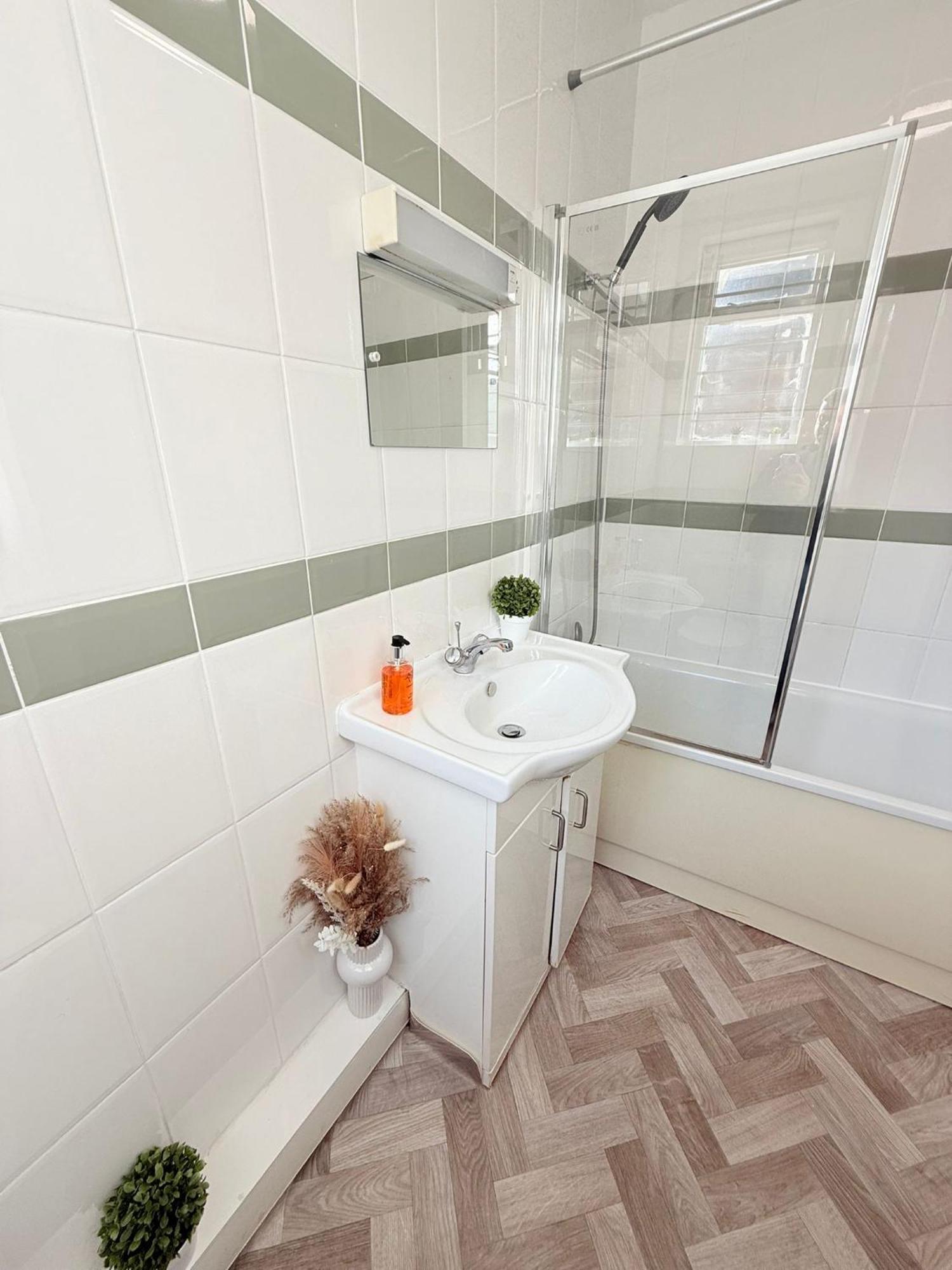 Cricklewood Broadway Guest Home Лондон Экстерьер фото