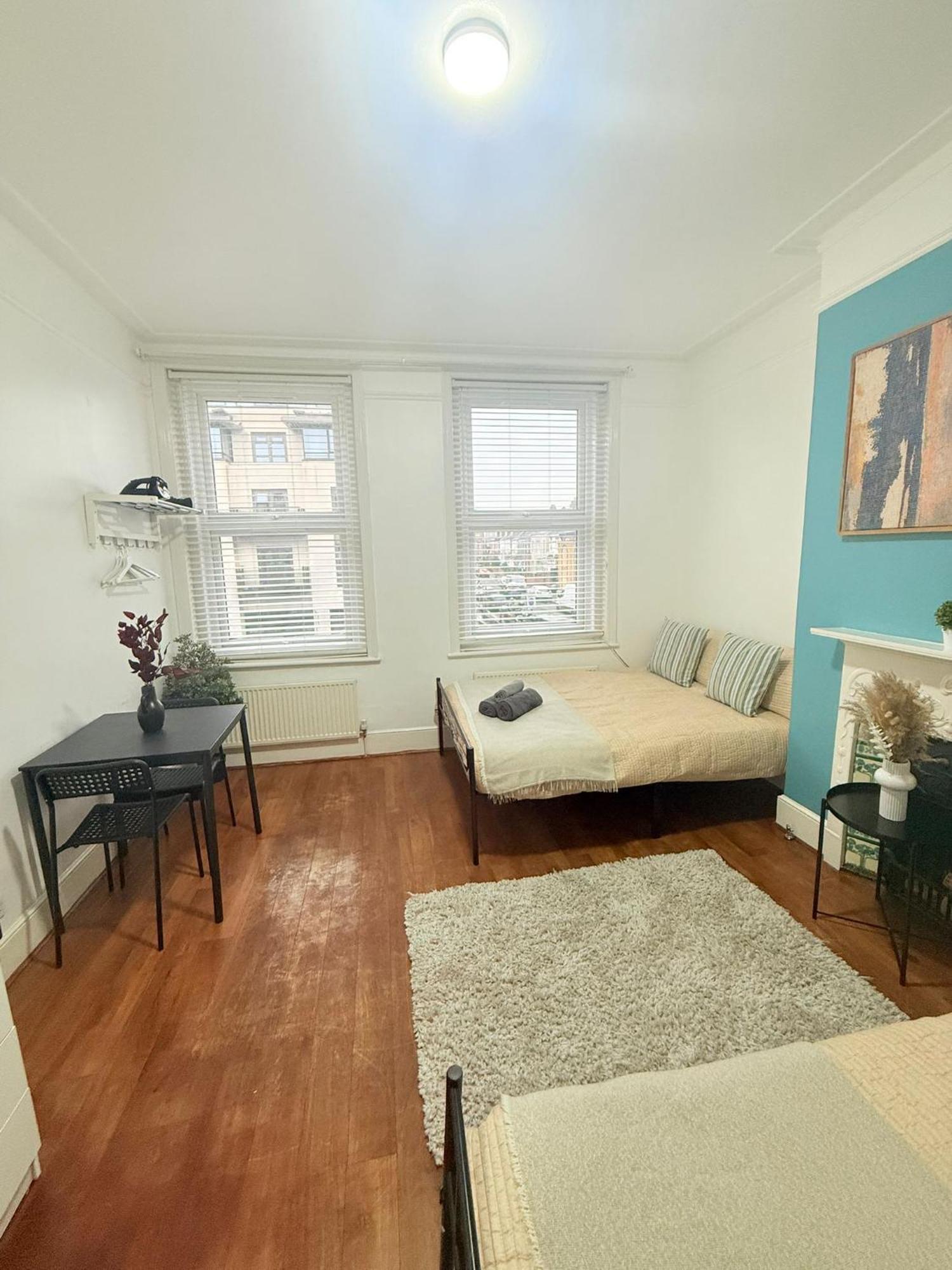 Cricklewood Broadway Guest Home Лондон Экстерьер фото